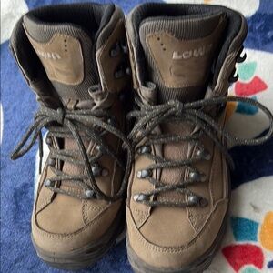 Lowa women’s Brown Hiking Boots 6.5 Nice!